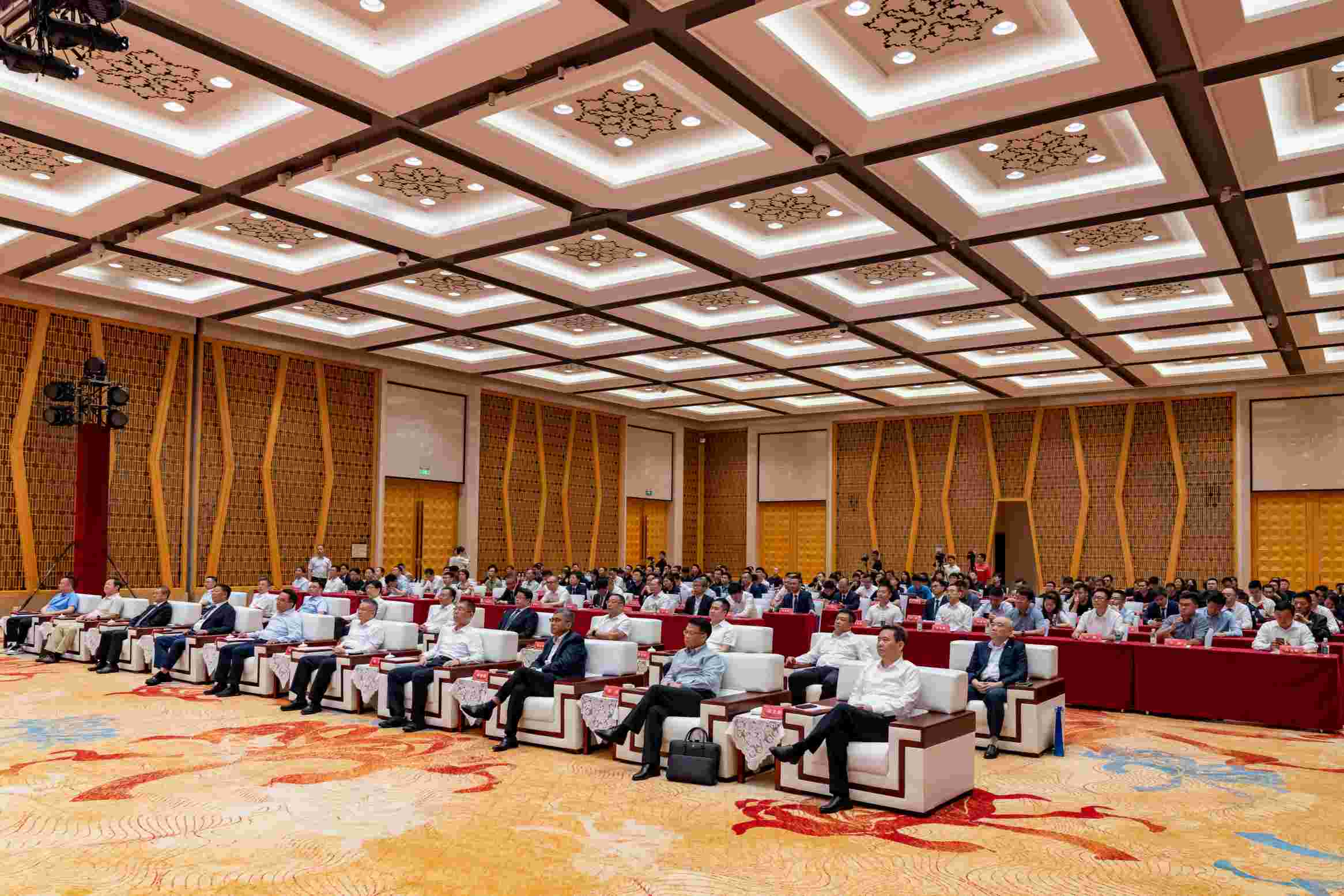 隆騰二十年，盛譽譜新篇